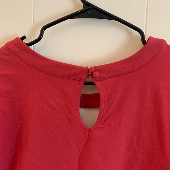 Torrid size 4 Raspberry Key Hole Scuba shirt with tags. - Picture 4 of 5